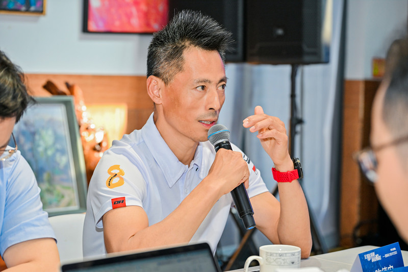 中国著名CRC冠军车手、中国汽车摩托车运动联合会教官陈德安_副本.jpg