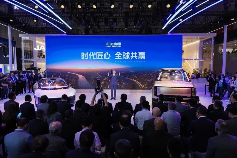 江汽集团以"定义者"姿态重构智能汽车坐标系​——2025上海车展展现中国智造新范式